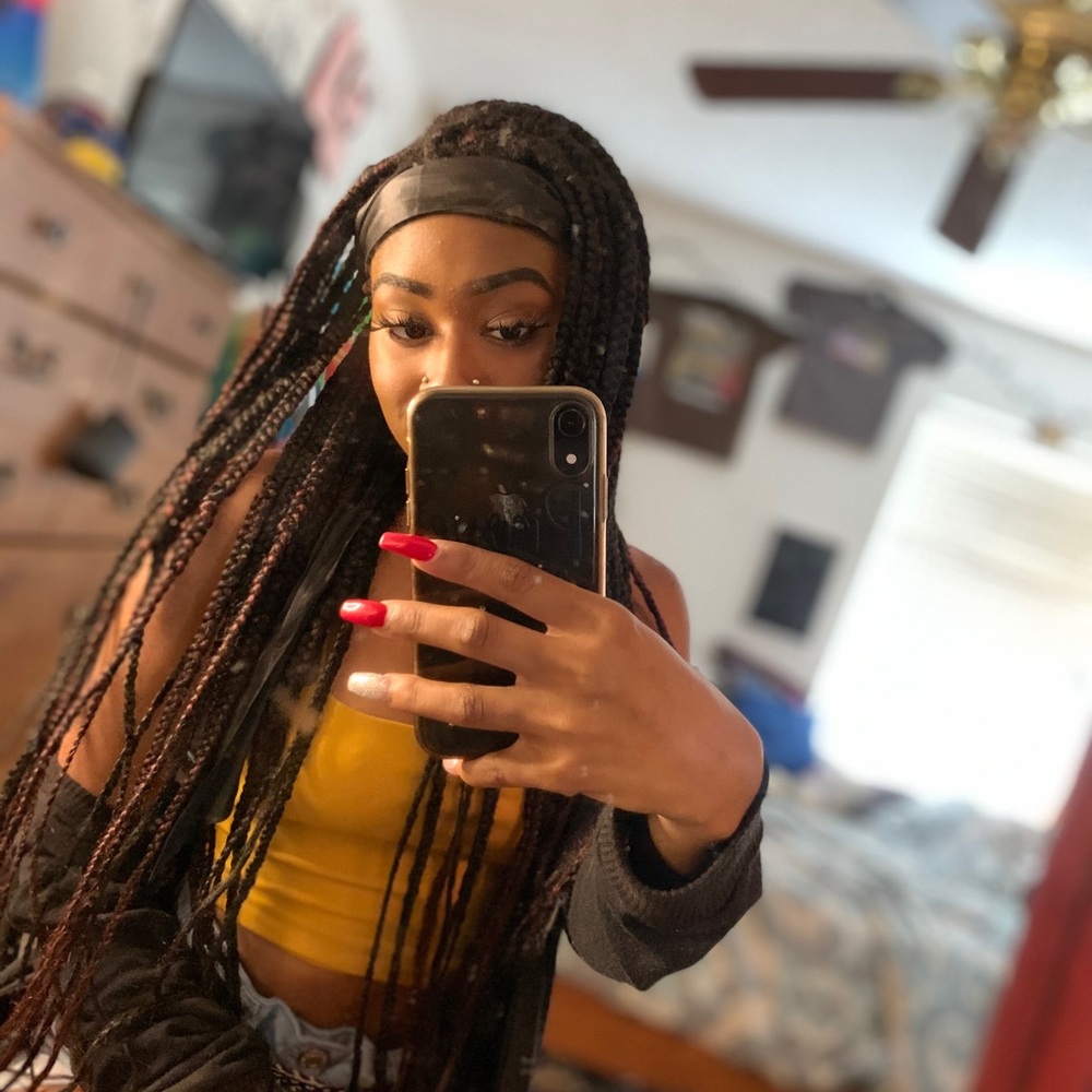 Meet your Posher, Nia